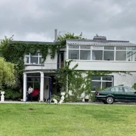 Homestay szállás King Size Bed, Private Parking, Centrally Located *