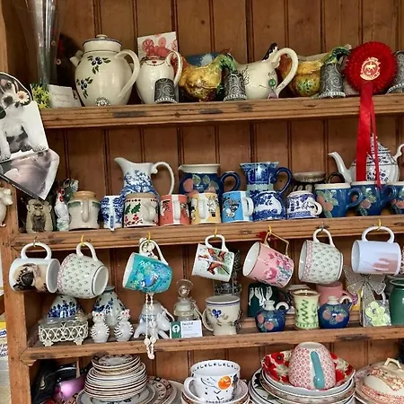 King Size Bed, Private Parking, Centrally Located *