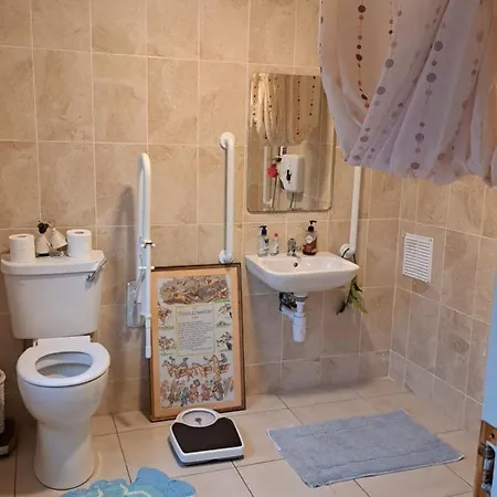 Habitación en casa particular King Size Bed, Private Parking, Centrally Located