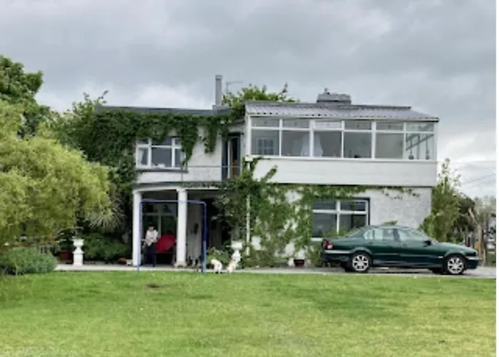 홈스테이 King Size Bed, Private Parking, Centrally Located *