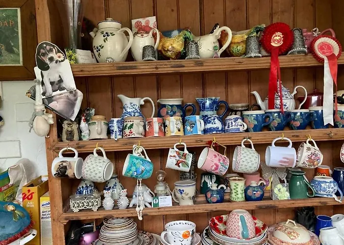 King Size Bed, Private Parking, Centrally Located *